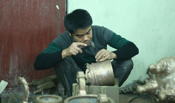 Chàng trai học hết lớp 6 chế tạo đồng ngũ sắc